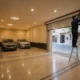 سرویس و رگلاژ کرکره برقی آلومینیومی پارکینگ ساختمان مسکونی توسط تکنسین